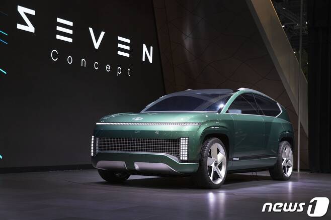 현대자동차는 미국 LA 컨벤션 센터에서 열린 '2021 LA 오토쇼'(2021 Los Angeles Auto Show)에서 전기 SUV 콘셉트카 '세븐'(SEVEN)을 선보였다. (현대차 제공) 2021.11.18/뉴스1