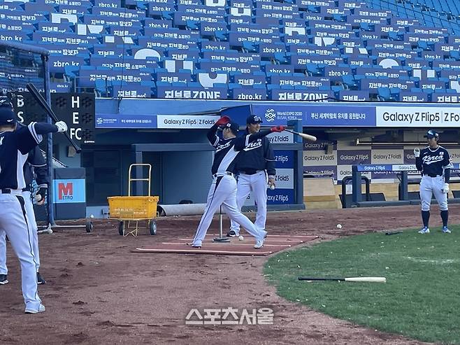 APBC 대표팀 최준용이 7일 대구삼성라이온즈파크에서 열린 소집훈련에서 타격 훈련을 하고 있다. 대구 | 김동영기자 raining99@sportsseoul.com