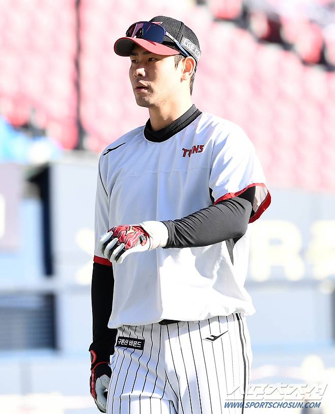 7일 잠실구장에서 열린 LG와 KT의 한국시리즈 1차전. LG 홍창기가 타격 훈련을 하고 있다. 잠실=박재만 기자 pjm@sportschosun.com/2023.11.07/