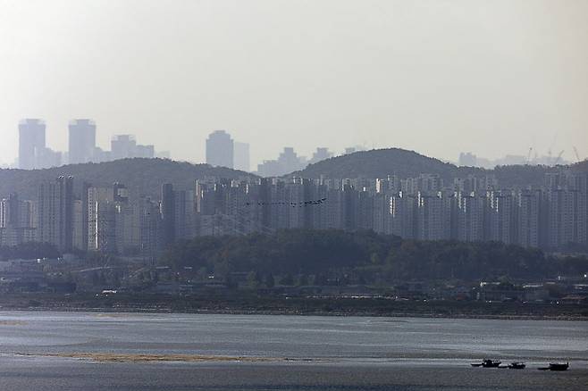경기도 파주시에서 바라본 김포시와 한강 하구 일대의 모습. (사진=연합뉴스)