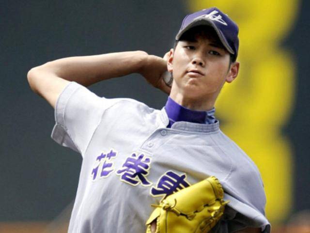 세계 최고의 야구 스타인 오타니 쇼헤이가 하나마키히가시고교 재학 당시 투구하는 모습.