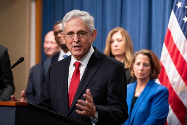 메릭 갈런드 미국 법무부 장관이 지난 4일 펜타닐 제조 관련 화학물질 생산에 관여한 것으로 의심되는 기업과 개인에 대한 제재를 발표하고 있다. 워싱턴=AP 연합뉴스