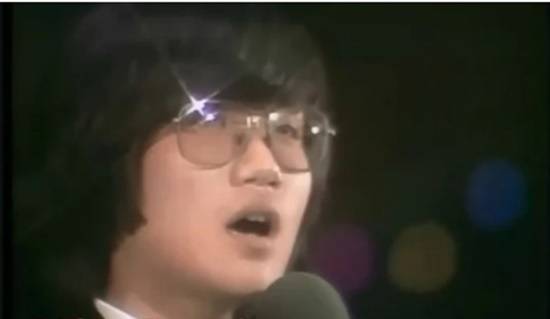 전영은 77년 '어디쯤 가고 있을까'를 발표하면서 정식 데뷔했다. 이듬해인 78년 MBC 10대가수 가요제의 10대 가수로 선정됐다. 83년까지 활동하다 사실상 은퇴의 길을 걸었다. /온라인커뮤니티