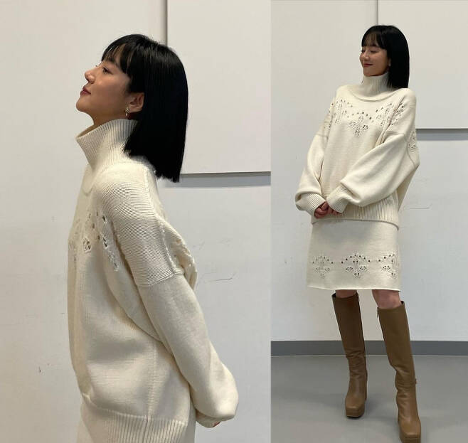 In the open photo, Im Soo-jung showed a romantic winter look by wearing a set of ivory color turtleneck knits and skirts with eyelet detail and wearing brown leather boots.With her straight bobbed hair here, she caught the eye with her visuals and slender figure while stunning.