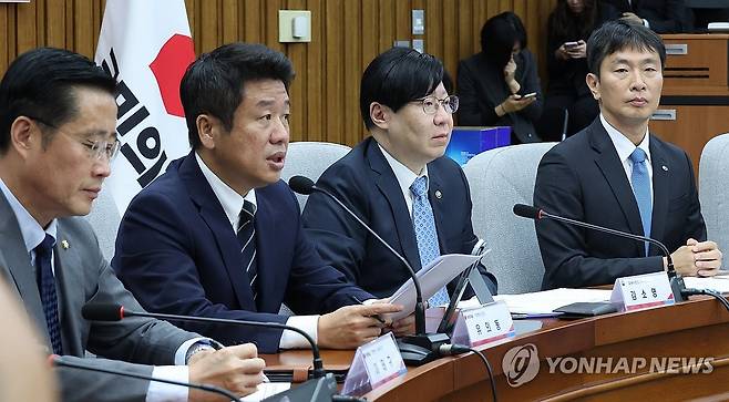 공매도 관련 발언하는 정책위의장 (서울=연합뉴스) 한상균 기자 = 국민의힘 유의동 정책위의장이 16일 국회에서 열린 공매도 제도개선 민당정협의회에서 발언하고 있다. 2023.11.16 xyz@yna.co.kr