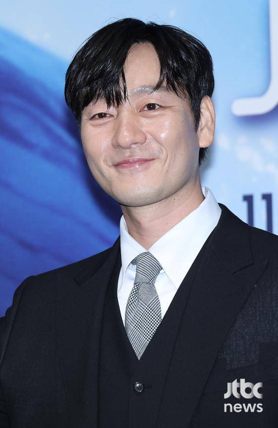 배우 박해수가 17일 오후 인천 중구 파라다이스 아트스페이스에서 열린 SBS 창사특집 다큐멘터리 '고래와 나' 제작발표회에 참석해 포즈를 취하고 있다. 박세완 엔터뉴스팀 기자 park.sewan@jtbc.co.kr (콘텐트비즈니스본부)