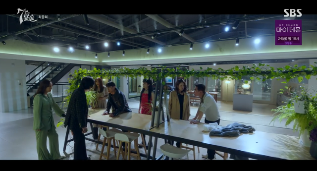 '7인의 탈출'은 거짓말과 욕망이 뒤엉켜 사라진 한 소녀의 실종에 연루된 악인들의 생존 투쟁과 그들을 향한 피의 응징을 그린 피카레스크 복수극이다. SBS 캡처