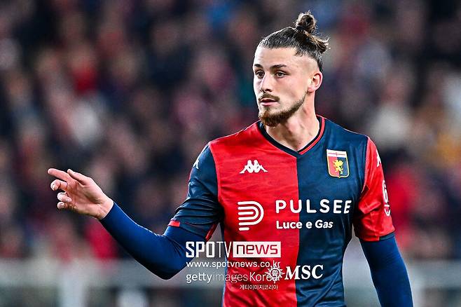 ▲ 191cm의 장신 중앙 수비수인 제노아의 라두 드라구신이 토트넘 홋스퍼 시야에 들었다.