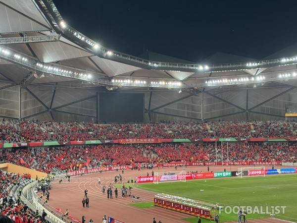 선전 유니버시아드 스포츠 센터 스타디움 중국 관중석. 조효종 기자