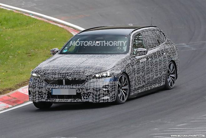 BMW 'i5 투어링' 테스트카 (출처 : MOTORAUTHORITY)