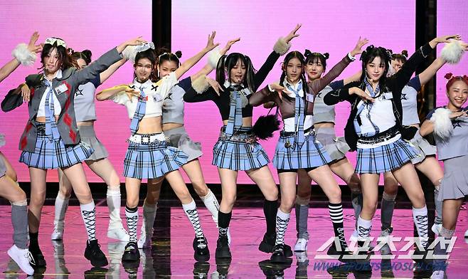 제44회 청룡영화상 시상식이 24일 여의도 KBS홀에서 열렸다. 뉴진스가 멋진 무대를 선보이고 있다. 허상욱 기자wook@sportschosun.com/2023.11.24/