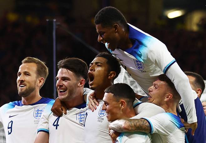 해리 케인(왼쪽부터), 데클런 라이스, 주드 벨링엄, 필 포든 등 잉글랜드대표팀 선수들. 로이터 연합뉴스