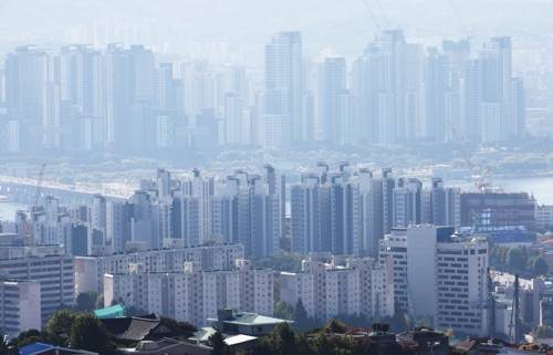 서울 남산에서 바라본 도심 아파트. /연합뉴스