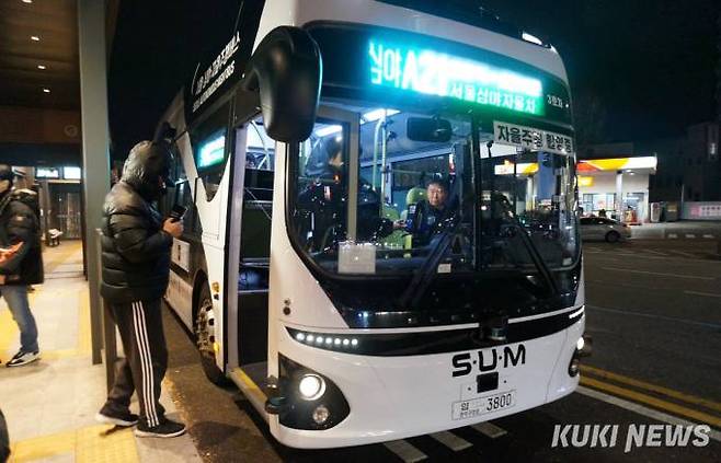 지난 4일 오후 11시30분 서울 심야 자율주행버스가 첫 운행을 시작했다. 사진=이예솔 기자