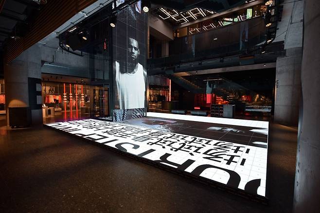 중국 상하이에 있는 '나이키 하우스 오브 이노베이션' 매장. /어셉트앤드프로시드