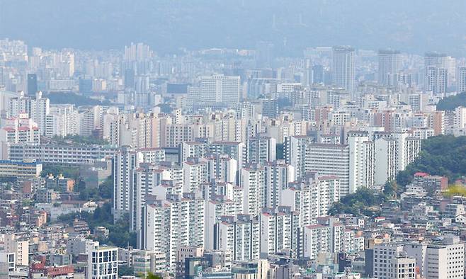 서울 남산에서 내려다본 아파트 단지 모습. 연합뉴스