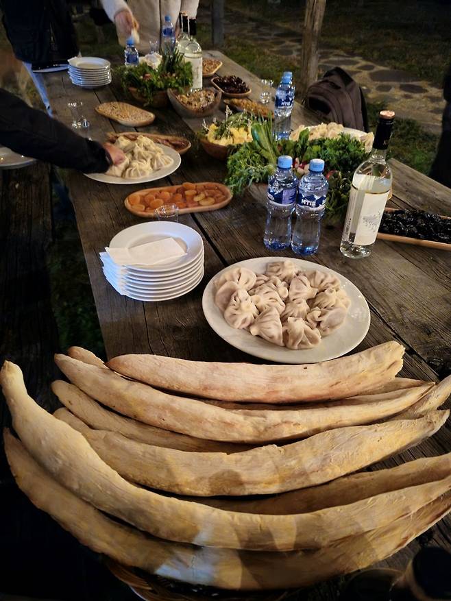 화덕에 구운 전통 빵.