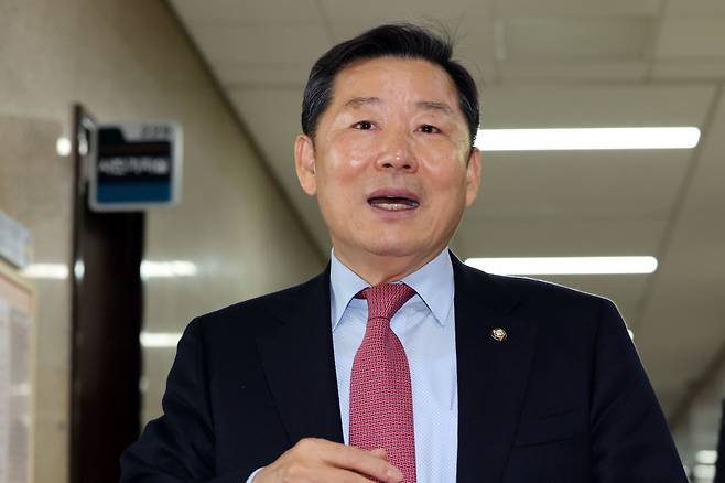 이철규 국민의힘 인재영입위원장이 17일 오전 서울 여의도 국회에서 비공개로 열린 인재영입위원회 임명장 수여식에 참석하고 있다. /뉴스1