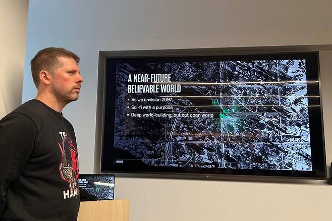 10챔버스 신작 '덴 오브 울브즈'를 소개하는 사이먼 비클룬드 10챔버스 공동 창업자