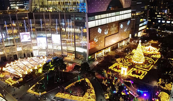 Lotte’s Jamsil Christmas Town [Courtesy of Lotte Property & Development]