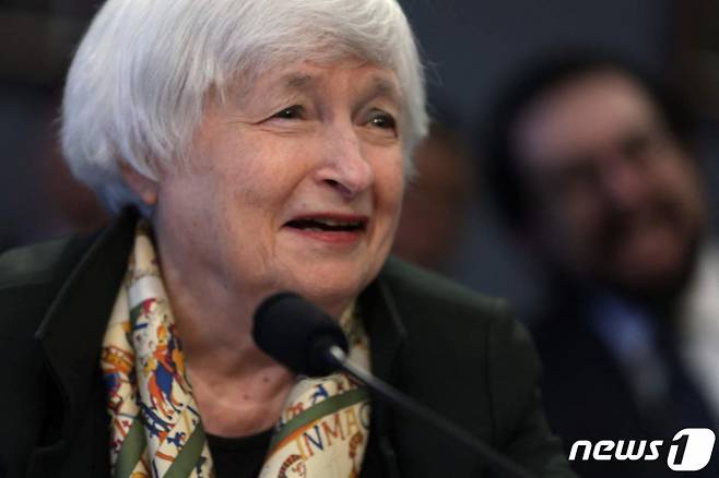 (워싱턴 AFP=뉴스1) 우동명 기자 = 재닛 옐런 미국 재무장관이 23일(현지시간) 워싱턴 의사당의 하원 세출위원회 소위에 출석해 "궁극적으로 인플레이션은 해소될 것"이라고 밝히고 있다. ⓒ AFP=뉴스1 Copyright (C) 뉴스1. All rights reserved. 무단 전재 및 재배포 금지.