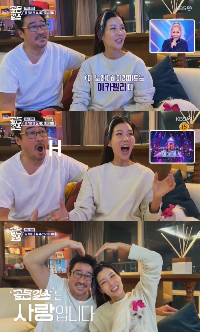 Park Mi-kyung made a surprise appearance with her American businessman husband.KBS 2TV  ⁇  golden girls  ⁇  broadcast on December 8 Golden Girls debut stage of music broadcast was released.On this day, golden girls Insooni, Park Mi-kyung, Shin Hyo-bum and Lee Eun-mi experienced the music broadcasting scene of Idol from early morning and their physical strength was discharged.After a long wait, the golden girls, who had been pre-recorded, successfully made their debut with the support of producer J. Y. Park and choreographer Monica.Insooni, Park Mi-kyung, who monitors the broadcast a week after the broadcast, was released as a cookie video.Insooni monitored in the right posture in a chair without a backrest, and was glad to see the golden girls sisters, who did not die and did well in the childrens edition.Park Mi-kyung watched the broadcast with her American husband, Troy Amado, who admired the a cappella of the golden girls and opened his mouth to the high-pitched sound of Shin Hyo-bum.I said this is something.After the ending pose was released, the husband stroked his wifes arm and cheered her on her debut. She grabbed her wifes hand and kissed Park Mi-kyungs ball.Park Mi-kyung married American businessman Troy Almado in May 2002, the first time Park Mi-kyung met her husband as a fan when he was working part-time as a band member in Hawaii during his obscurity.