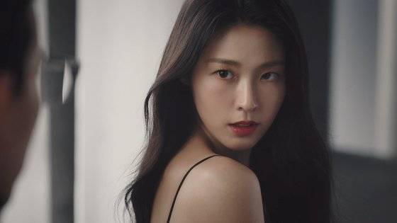 배우 설현이 등장한 폴라의 시네마틱 필름이 화제다. 사진 폴라