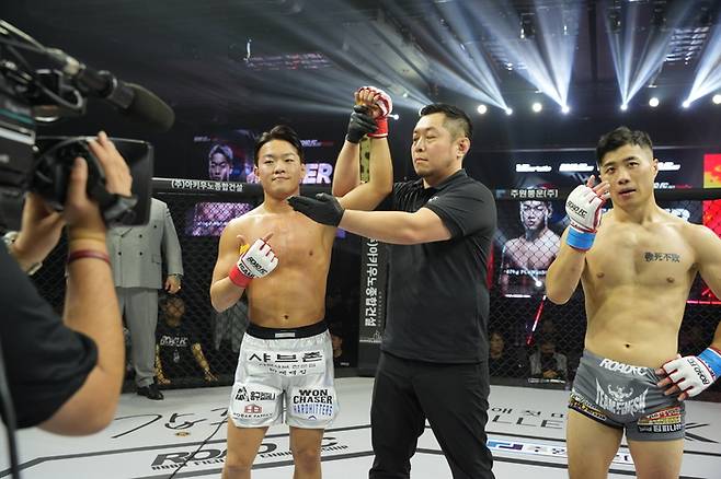 이정현이 16일 서울 서대문구 홍은동 스위스 그랜드 호텔에서 열린 ‘굽네 로드FC 067’ -57kg 플라이급 경기에서 승리했다. 사진 | 로드FC