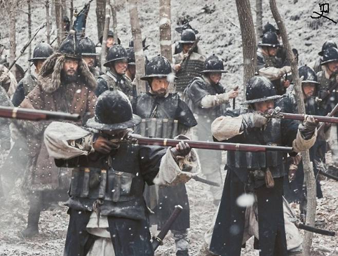 영화 남한산성에서 조선 포수들의 모습. 청나라는 ‘나선정벌’을 위해 조선 포수를 요구한다.