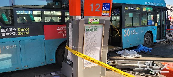 22일 오후 버스 사고가 발생한 수원 환승센터. 박창주 기자