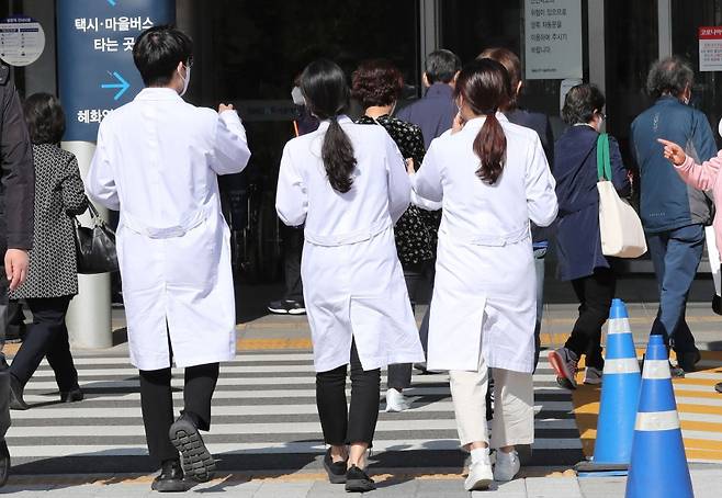 학업성취도가 높은 학생들은 완벽주의 성향이 덜하고 예민하지 않았으며, 자기효능감은 높았다. /뉴스1