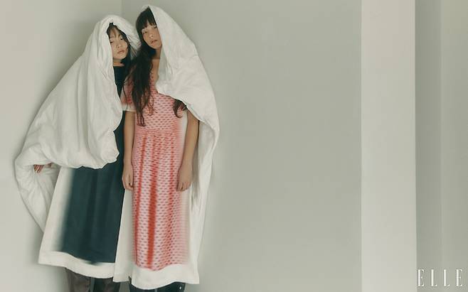 김민하, 세리나 모토라의 화보. 엘르 제공.