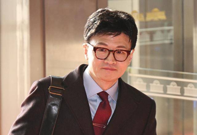 한동훈 국민의힘 비대위원장이 지난 27일 국회로 첫 출근을 하고 있다. 고영권 기자
