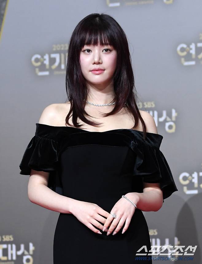 2023 SBS 연기대상이 29일 SBS 프리즘타워에서 열렸다. 배우 이유비가 포즈를 취하고 있다. 상암동=박재만 기자 pjm@sportschosun.com/2023.12.29/