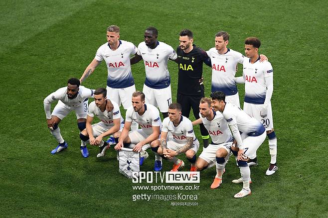 ▲ 토트넘은 31일(한국시간) 구단 공식 홈페이지를 통해 요리스와 작별을 발표했다. 이들은 “우리의 위대한 선수 중 한 명이 토트넘 통산 447경기 출장으로 최대 출장 역대 7위, 9년 동안 토트넘 팀 주장을 맡았던 요리스가 11년 동안 동행을 마무리한다. 미국에서 새로운 도전을 시작하게 됐다”라고 발표했다