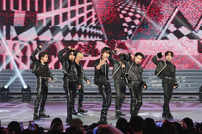 NCT 드림이 MBC '2023 가요대제전'에서 무대를 펼치고 있다. 사진 제공=MBC