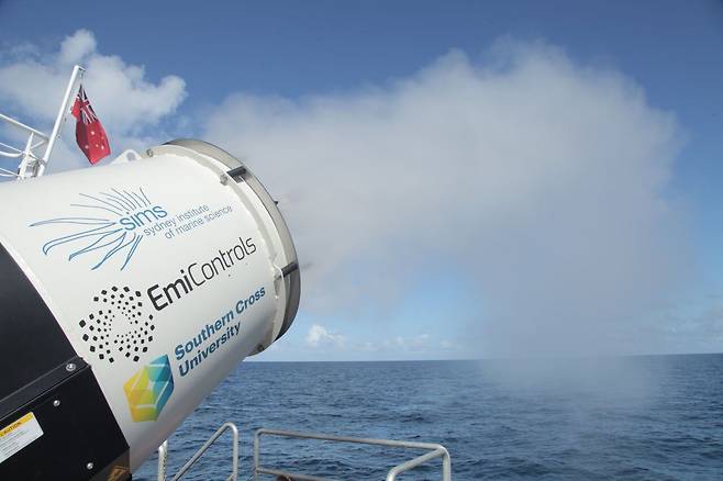 호주 바다에서 구름핵을 분사해 구름을 만든 모습./호주 서든 크로스대