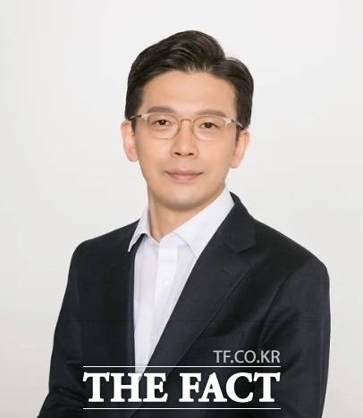 더불어민주당 친명계 인사 현근택 민주연구원 부원장이 성남 지역 정치인의 수행비서에게 "너희 부부냐" "같이 잤냐" 등 성희롱 발언에 대해 "숭을 마셔 기억이 없다"고 해명했다. /더불어민주당 경기도당