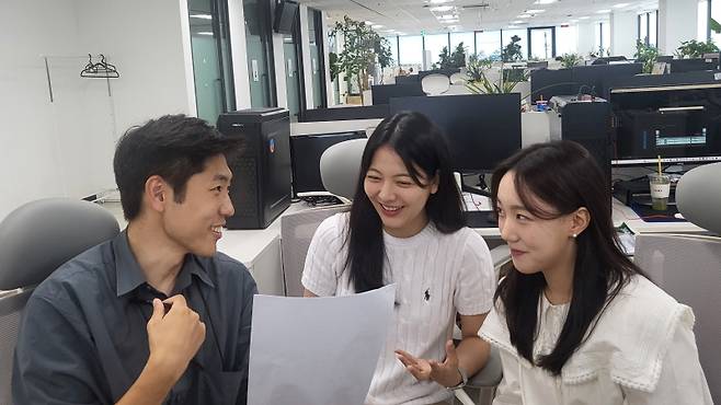 ▲ 지난 28일 서울 중구 이데일리 사옥에서 만난 하이니티팀. 왼쪽부터 권상민 기자, 이경민 인턴, 김다래 인턴. 사진=박재령 기자.