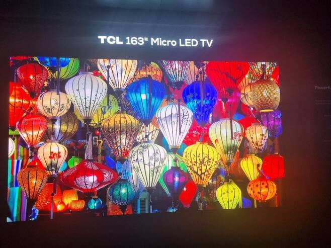 미국 라스베이거스에서 열리는 CES2024에서 중국 기업 TCL이 선보인 163형 마이크로 LED TV. [사진= 방영덕 기자]