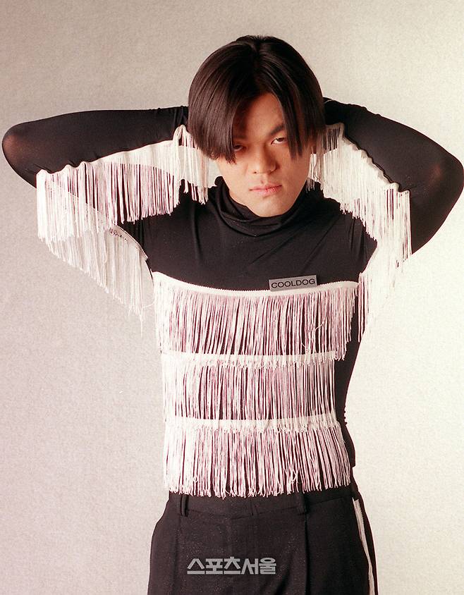 술이 많이 달린 의상은 사실... 스포츠서울DB