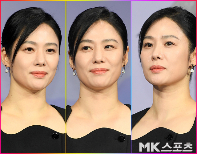 배우 김현주가 넷플릭스 시리즈 ‘선산’ 제작발표회에 참석하고 있다.
