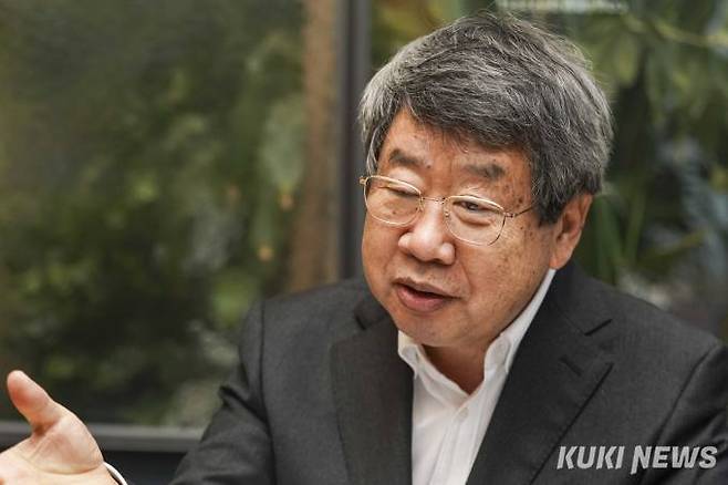 조동근 명지대학교 경제학과 명예교수가 질문에 대답하고 있다. 사진=임형택 기자