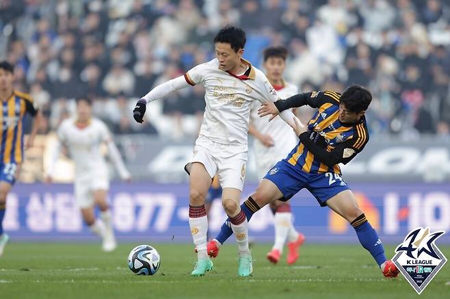 ▲ 울산HD VS 포항 스틸러스 '동해안더비'가 삼일절 개막전으로 개최된다 ⓒ한국프로축구연맹