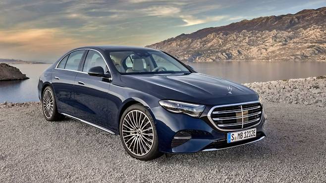 사진 : 벤츠 E클래스 풀체인지 익스클루시브 트림