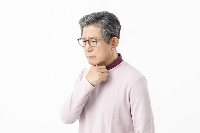 목소리 노화를 막으려면 자극적인 음식을 피하고, 혀 떨기 운동, 유산소 운동을 하는 게 좋다./사진=클립아트코리아