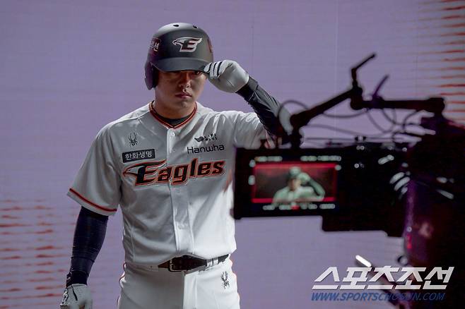 고졸 2년차 내야수 문현빈. 올시즌 유니폼을 입고 포즈를 취했다. 사진제공=한화 이글스