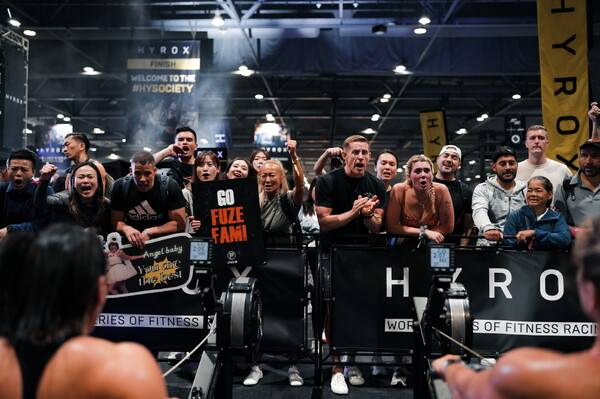실내 피트니스 대회 '하이록스(HYROX)'가 오는 내달 17일 토요일 인천 송도컨벤시아에서 국내 최초로 열린다. 하이록스 경기 모습. 사진┃하이록스 제공