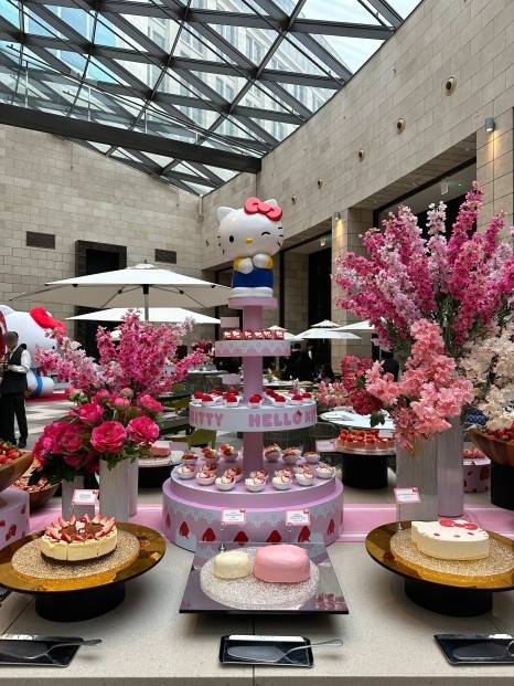 딸기뷔페 3단 키티 타워. /사진= 강예신 여행+ 기자