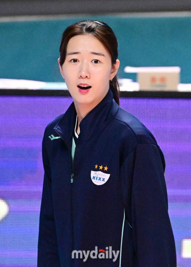 이주아의 추긍에 발뺌하는 GS칼텍스 강소휘 / 한국배구연맹.